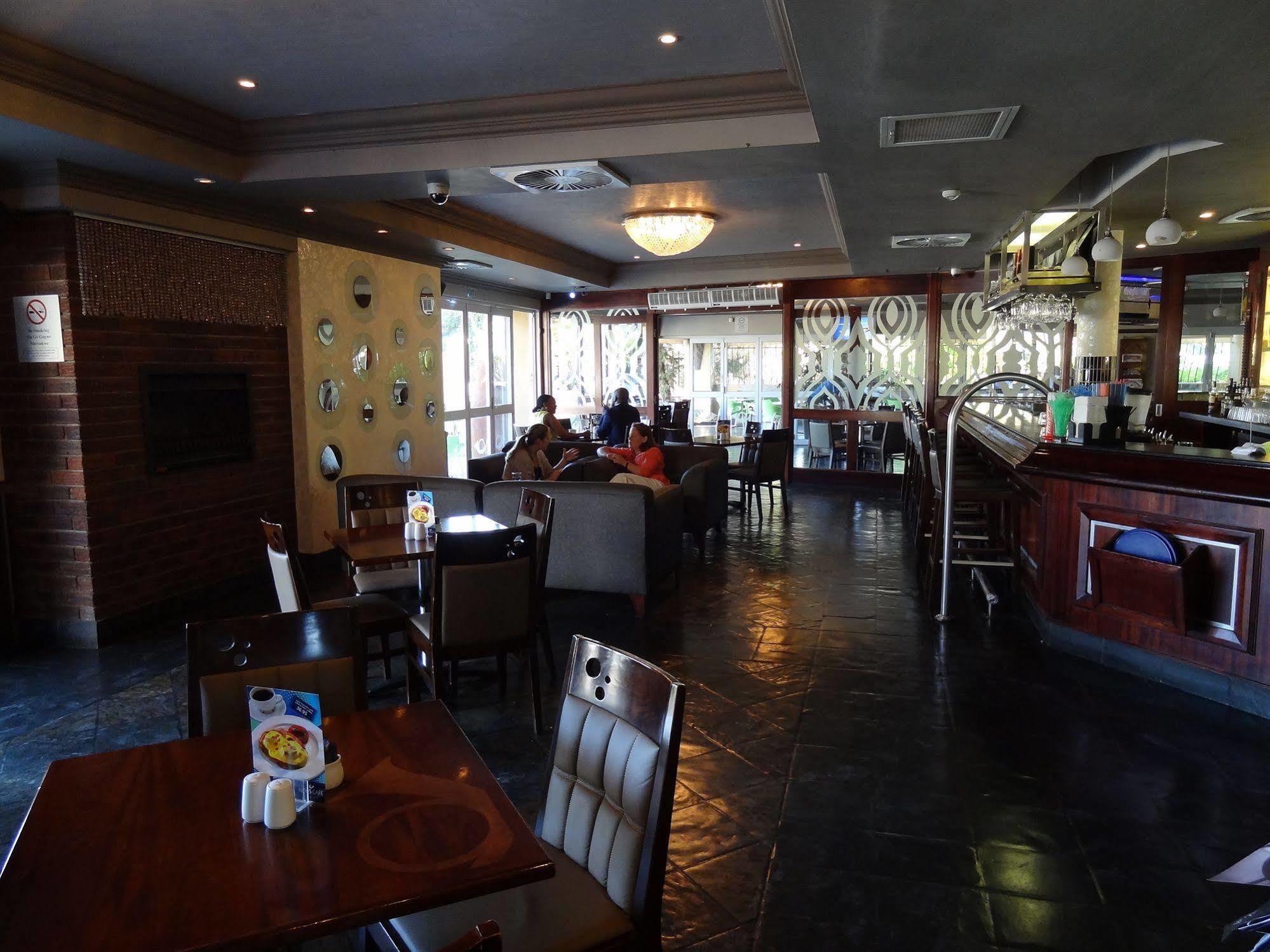 Peermont Mondior Hotel Gaborone Exterior foto